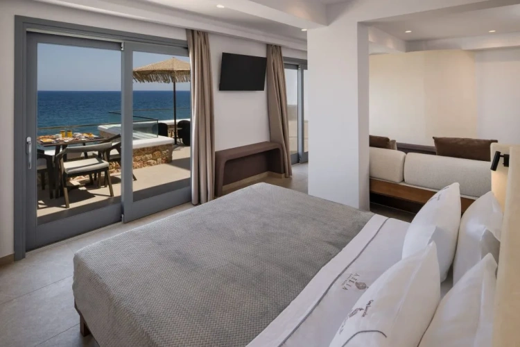 Grand Triple Suite with sea view