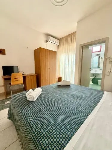 Double room with partial sea view