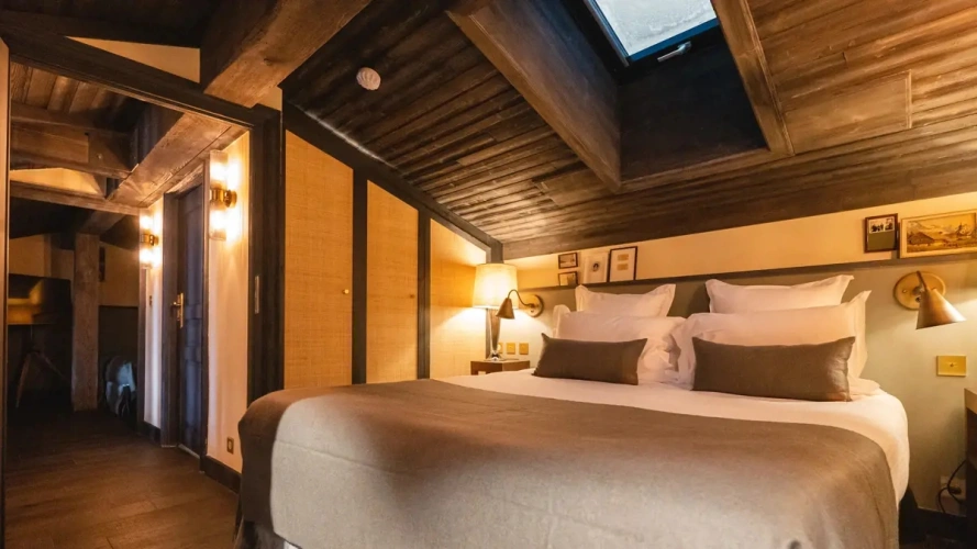 Following Double Suite