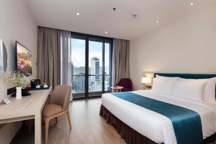 Deluxe Double room with city view