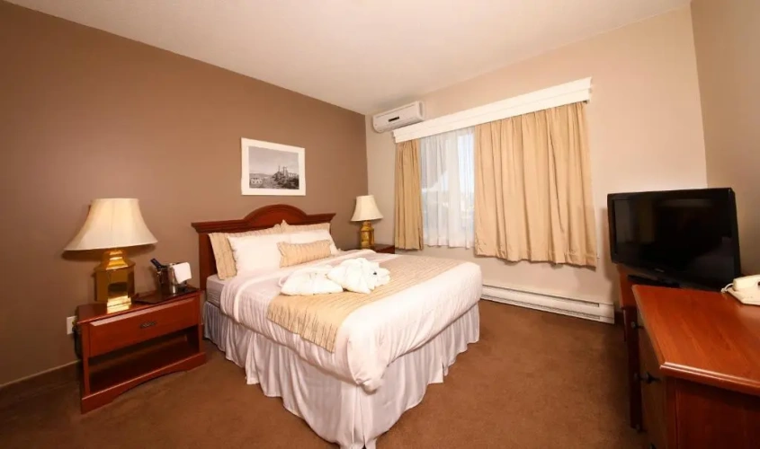 Executive Double Suite with semi-ocean view