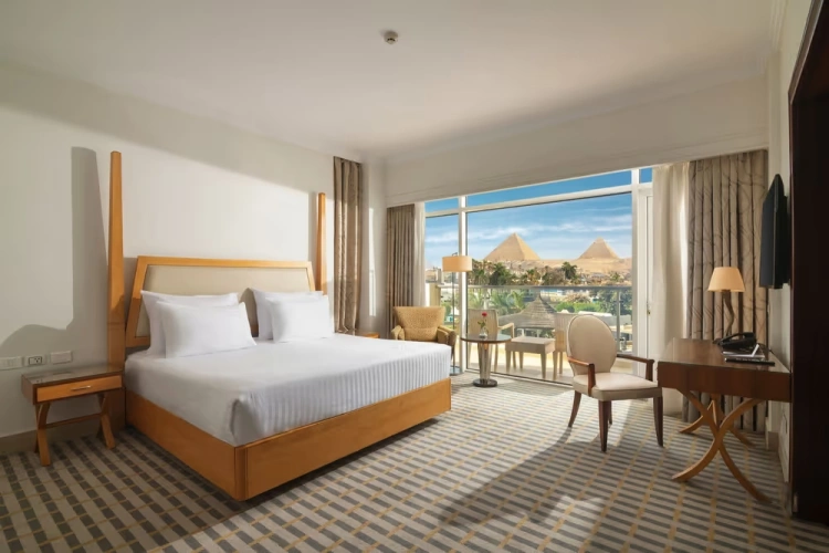 King Tut Double Suite with pyramids view