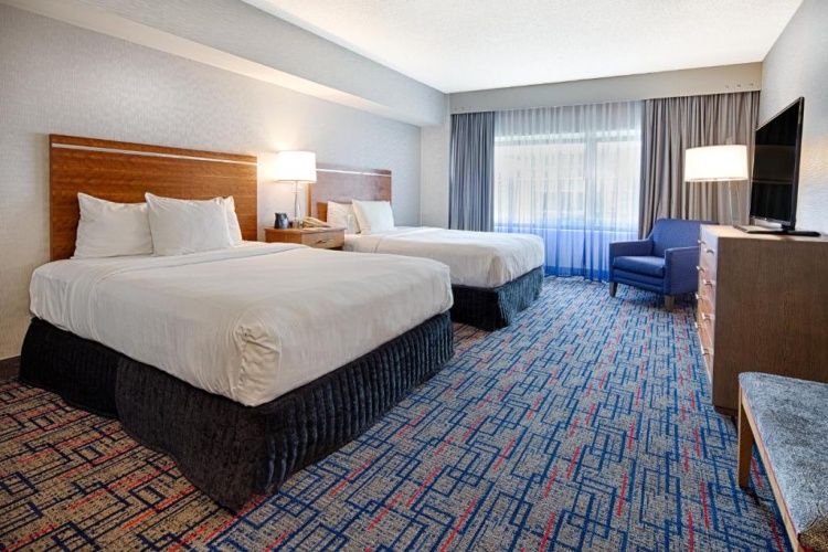 1 Bedroom Accessible Tub Double Suite
