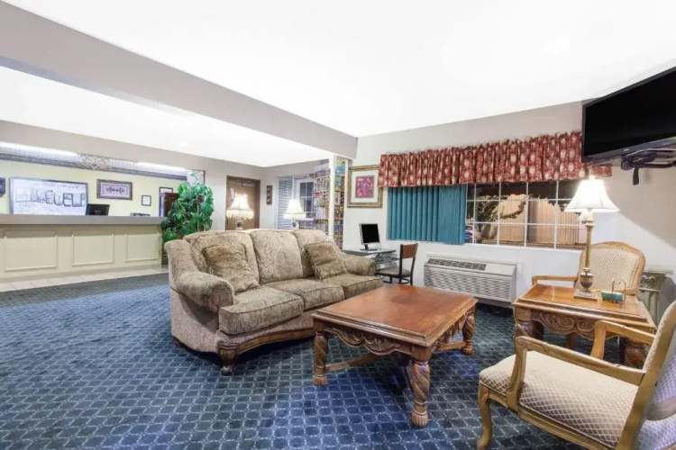 Super 8 Carthage