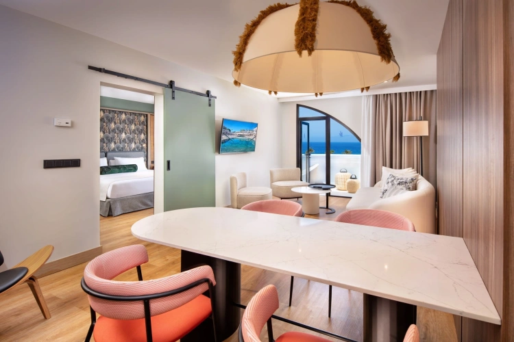 Double Suite Esencia with pool view