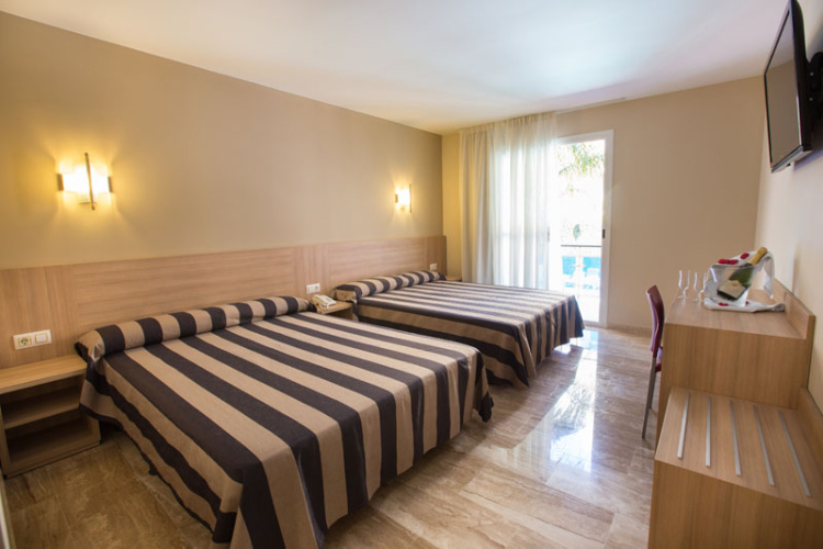 Twin Luxor Suite