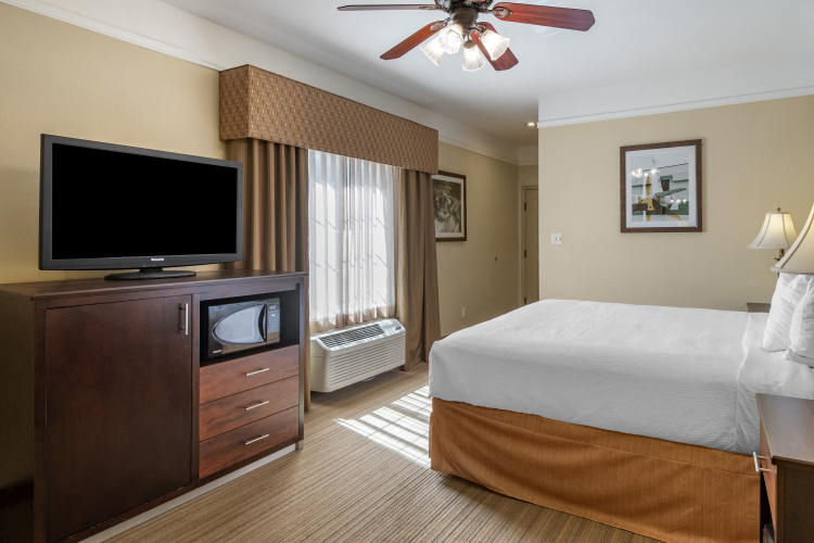 Best Western Plus Monica Royale Inn & Suites photo 9