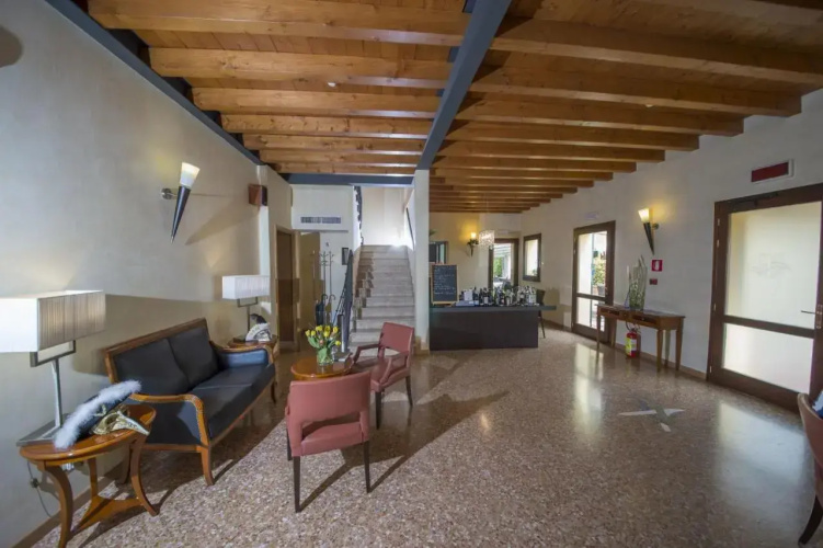 Hotel Venice Resort Airport