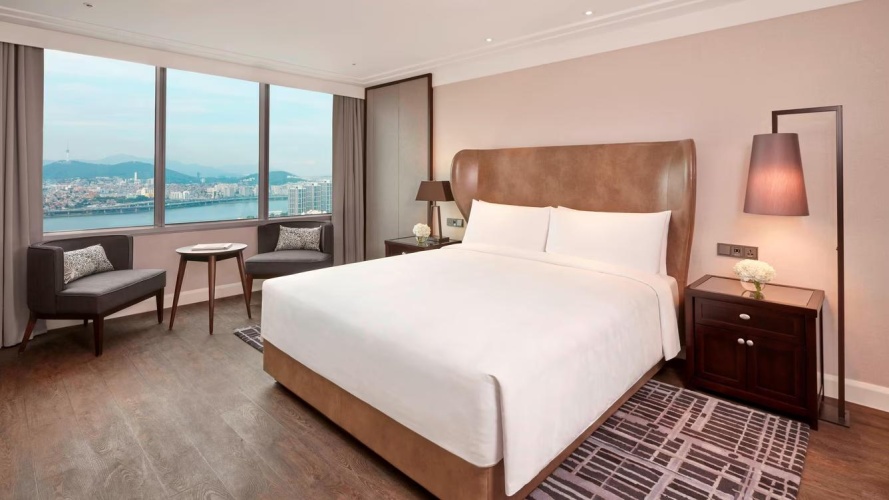 1 Bedroom Larger Double Suite with river view