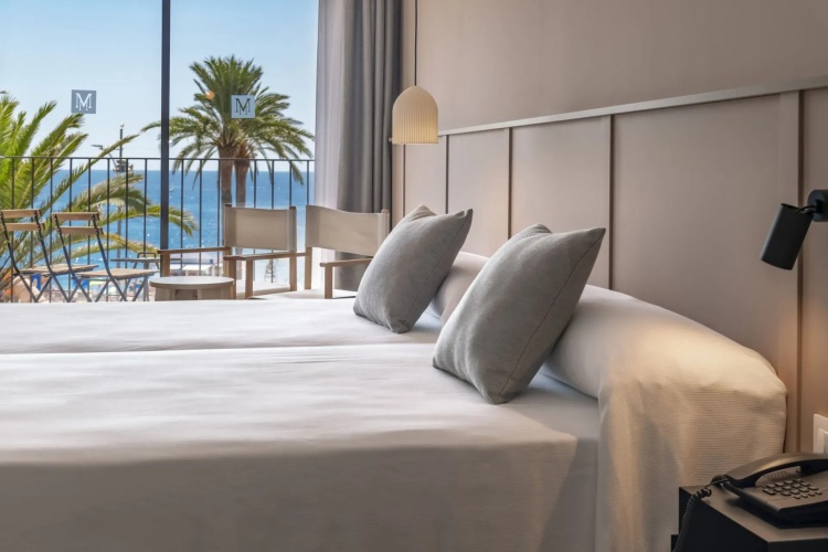 Double room with balcony and with sea view