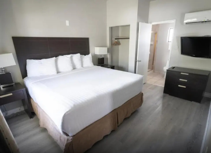 1 Bedroom Pet Friendly Monarch Double Suite