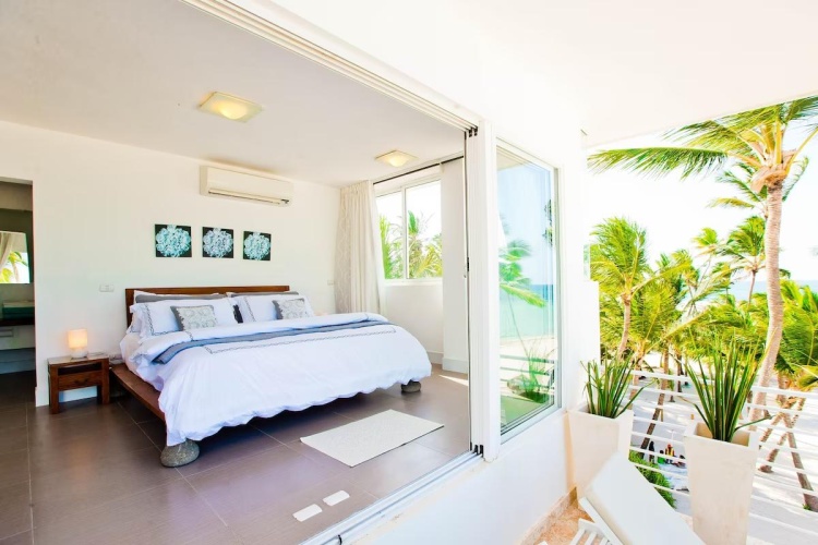 4 Bedrooms Apartment
