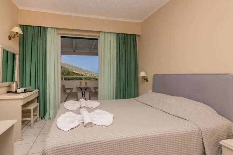 Family Quadruple room with garden view