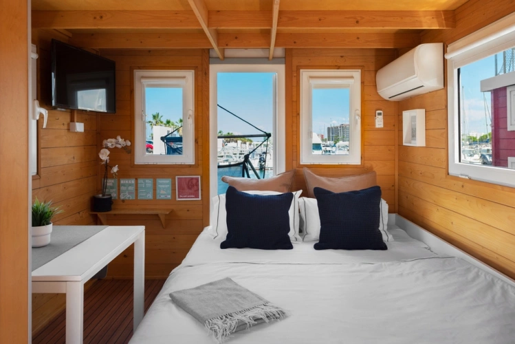 Mini Classic Boat House