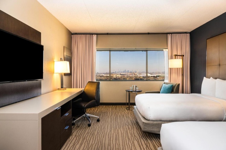 DoubleTree by Hilton Hotel Newark Airport photo 13