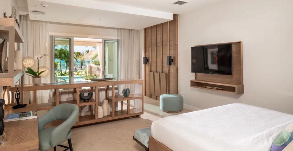 1 Bedroom Tufa Terrace Swim Up Tranquility Soaking Tub Butler Suite