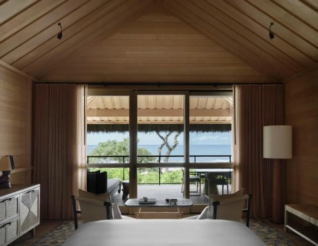 Double Hale beachfront