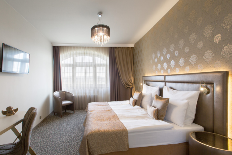 Steve Watson Double Suite