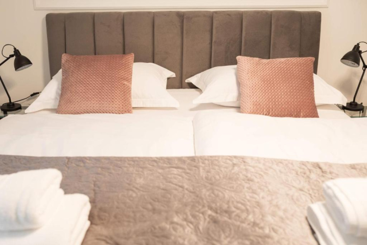 Luxury Rooms With Balcony