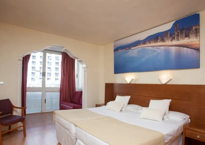 Junior Twin room with pool view
