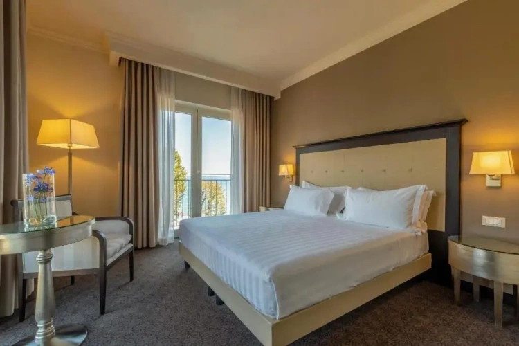 Double Suite with balcony and with lake view