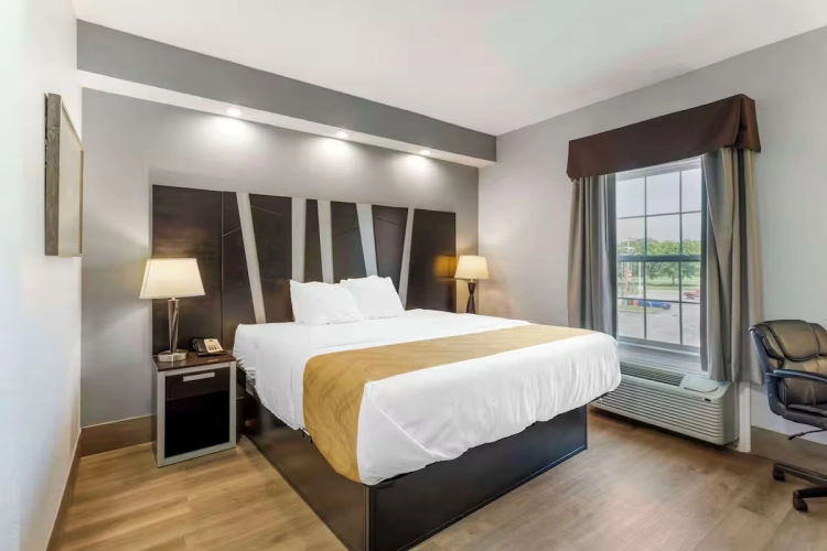 Accessible Double Suite