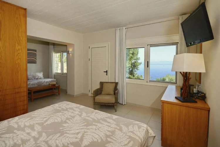 Wave with Veranda Hideaway