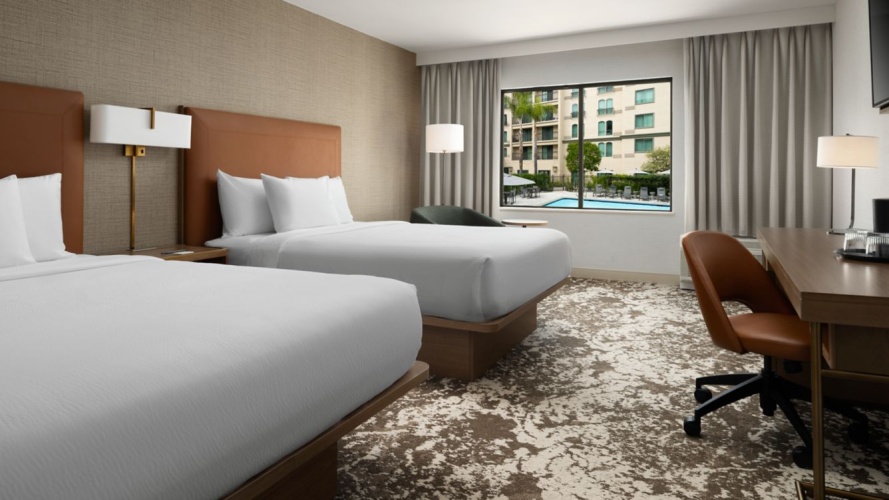 Standard Quadruple room with pool view