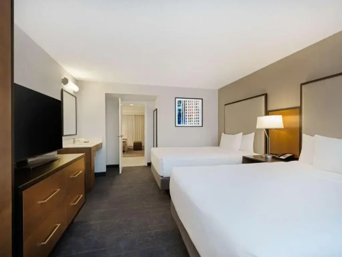 1 Bedroom Corner Twin Suite with city view