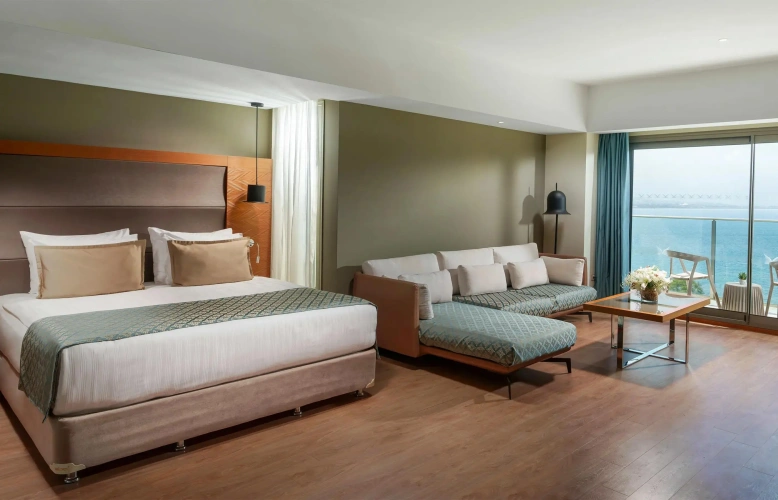 Deluxe Double Suite with partial sea view