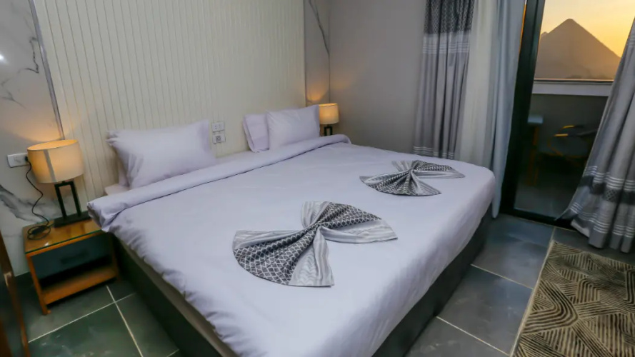 Deluxe with Terrace Double room with pyramids view