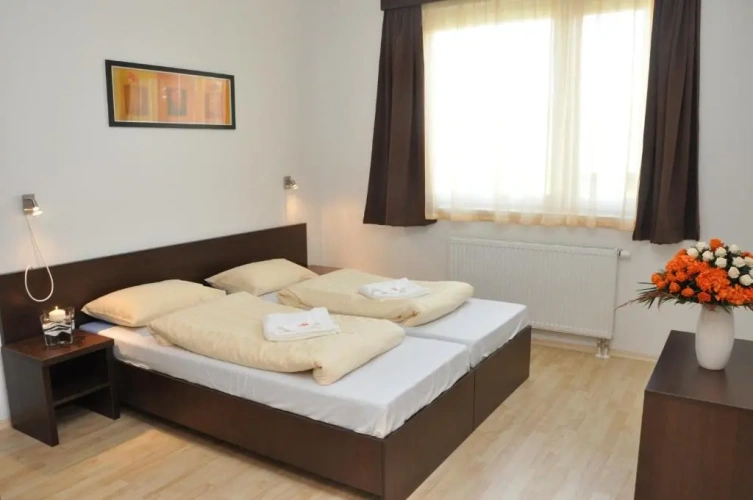 2 Bedrooms Apartment