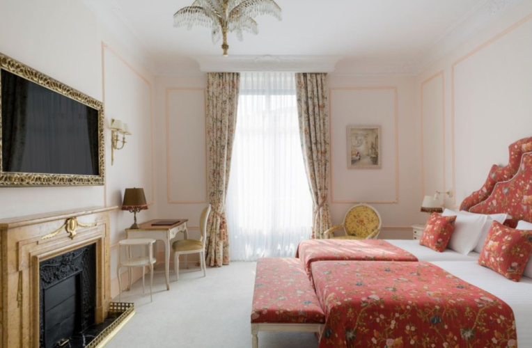 2 Bedrooms Josephine Baker El Palace Suite