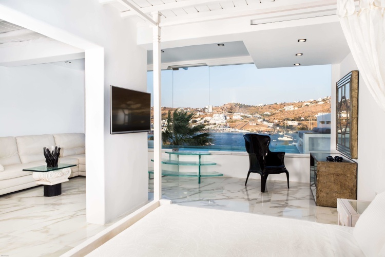 Private Glass Pool 130° Signature Double Suite