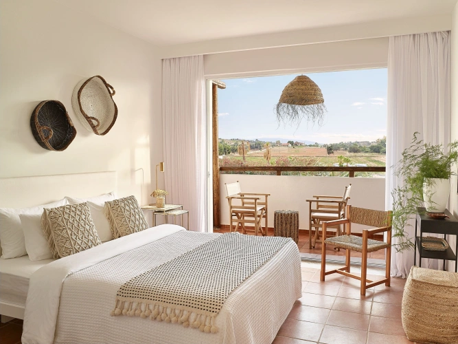 Casa room with balcony and Fields View