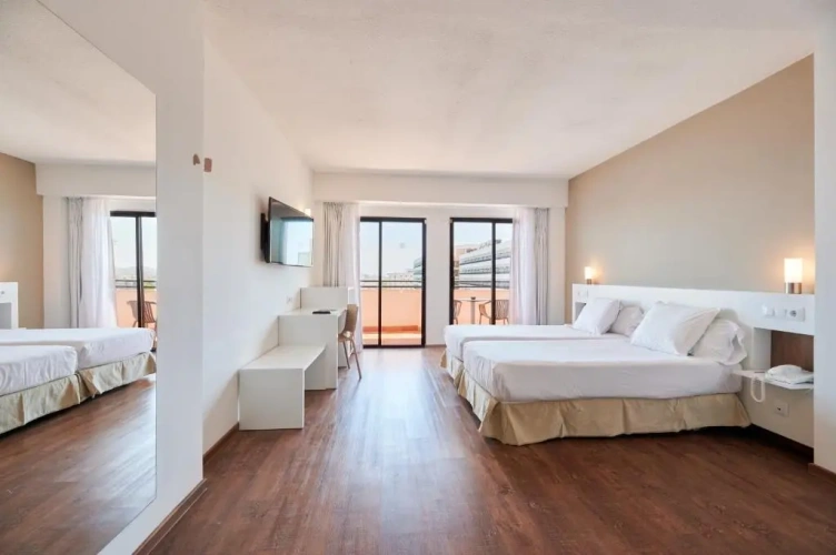 Twin Junior Suite with sea view
