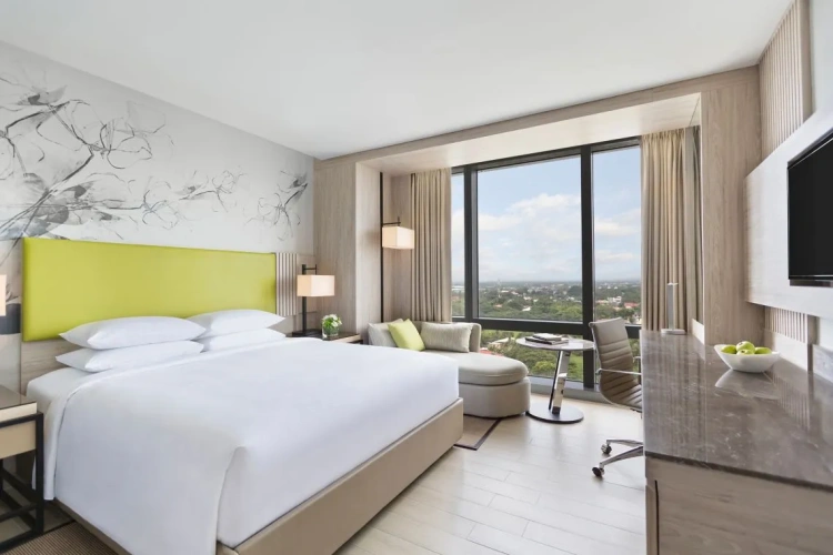Deluxe Quadruple room with city view