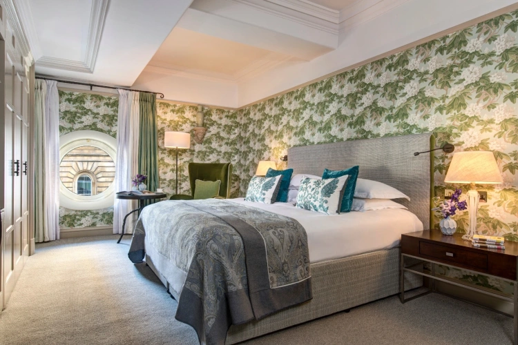 Bowes-Lyon Double Suite