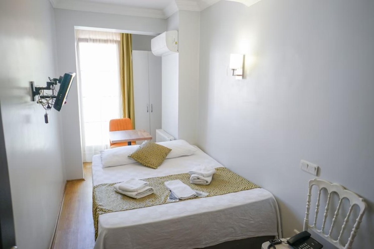 Economy (some rooms have no windows) Double room