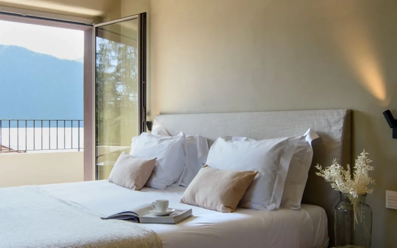 Deluxe Suite with lake view