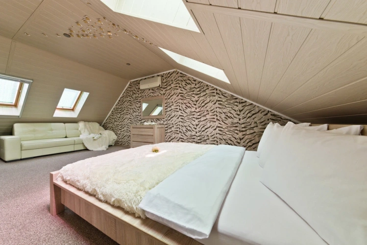 Family Suite with church and lake view