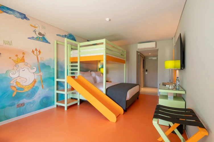 Nep Quadruple Family room