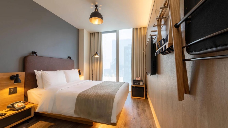 Moxy Large Sleeper Double room