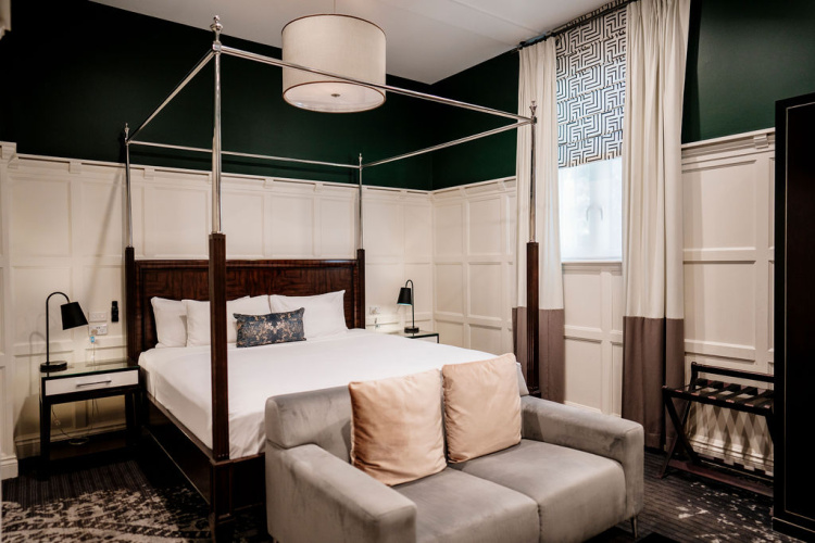 Socialite Double Suite