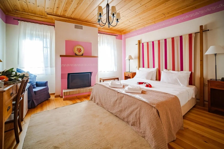 Fuchsia Double Junior Suite with mountain view