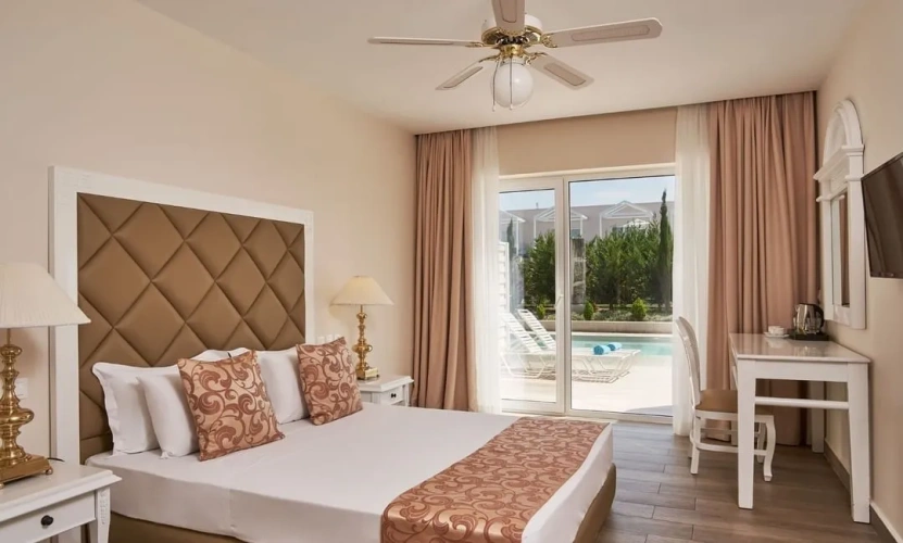 With Sharing Pool Double Junior Suite