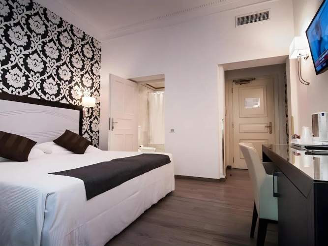 Alexandra Hotel