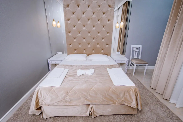 Двухместный номер Superior с балконом двуспальная кровать