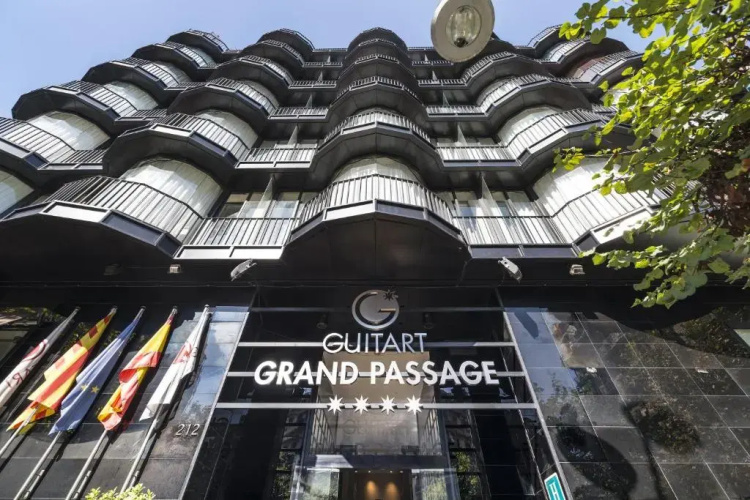 Guitart Grand Passage