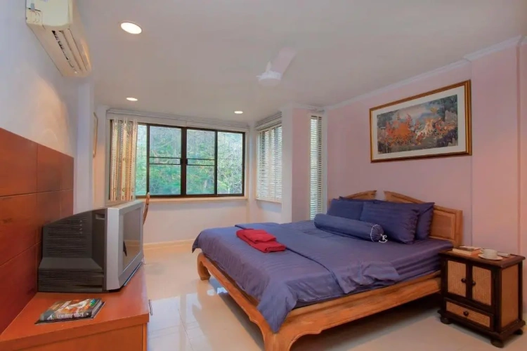 2 Bedrooms Penthouse Apartment